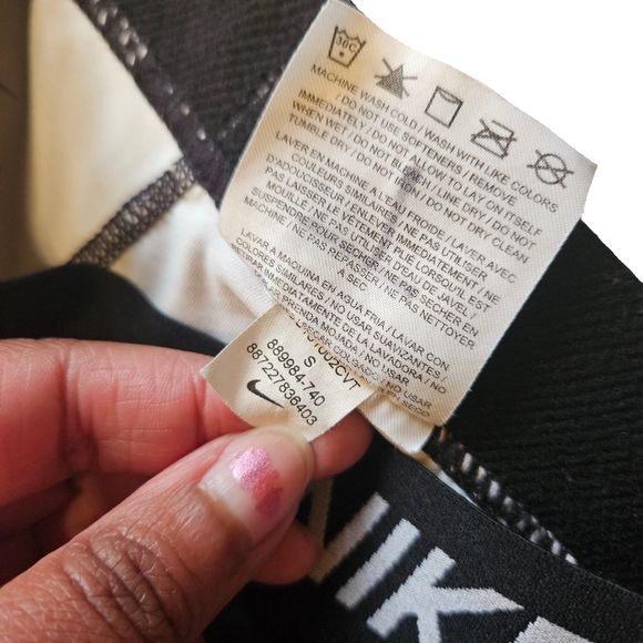 SOLD OUT 🩷 NIKE PRO Dri Fit Marbled Cropped Leggings - Picture 7 of 8